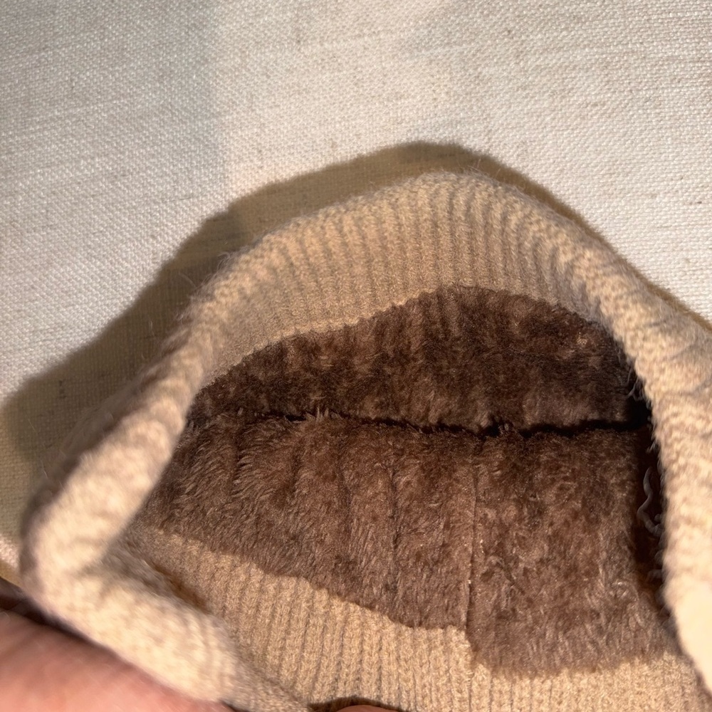 UGG tan beanie - Picture 3 of 3
